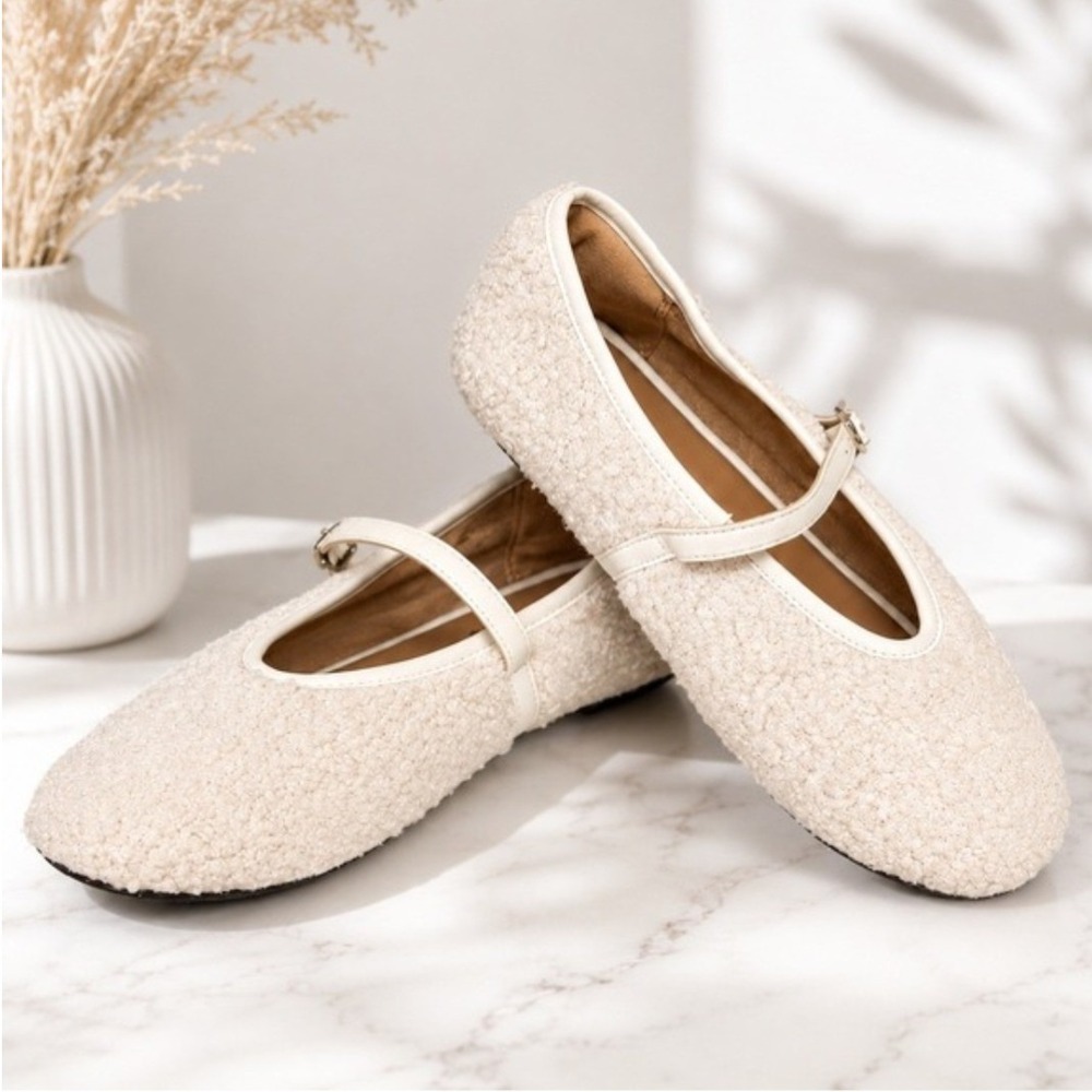 Faux Shearling Mary Jane Flats Size 6.5 White NWT‎ Soft Teddy Texture